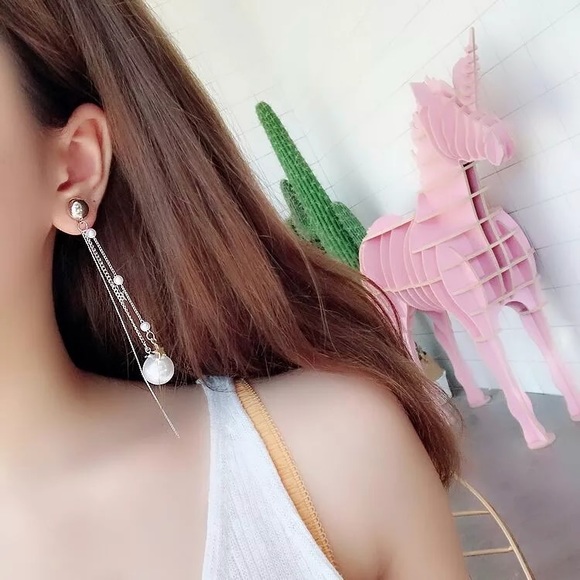 🆕 RHEA Asymmetrical Drop Earrings - Picture 7 of 7